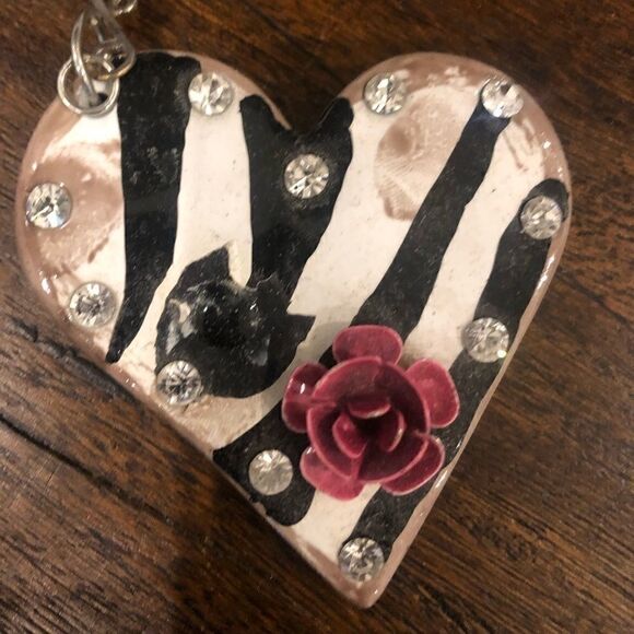 COPY - Zebra heart pendant with rose rhinestones - Picture 1 of 1